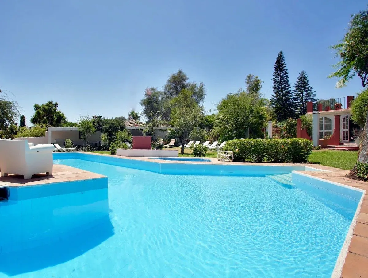 For sale Nueva Andalucia villa with 6 bedrooms