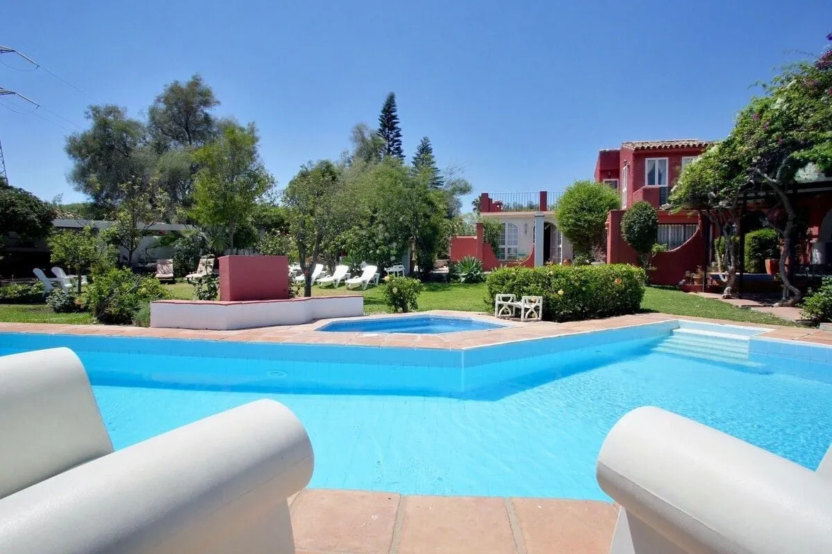 For sale Nueva Andalucia villa with 6 bedrooms