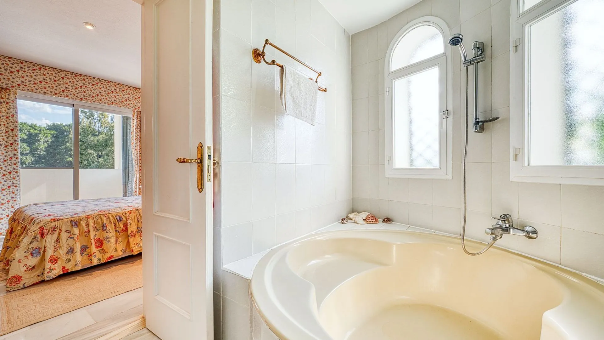 4 bedrooms Nueva Andalucia villa for sale