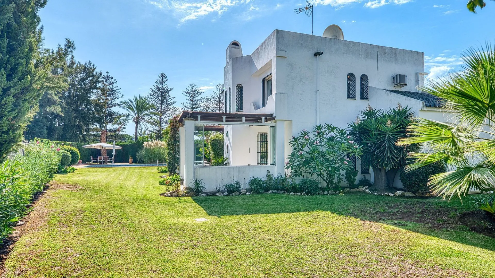 4 bedrooms Nueva Andalucia villa for sale