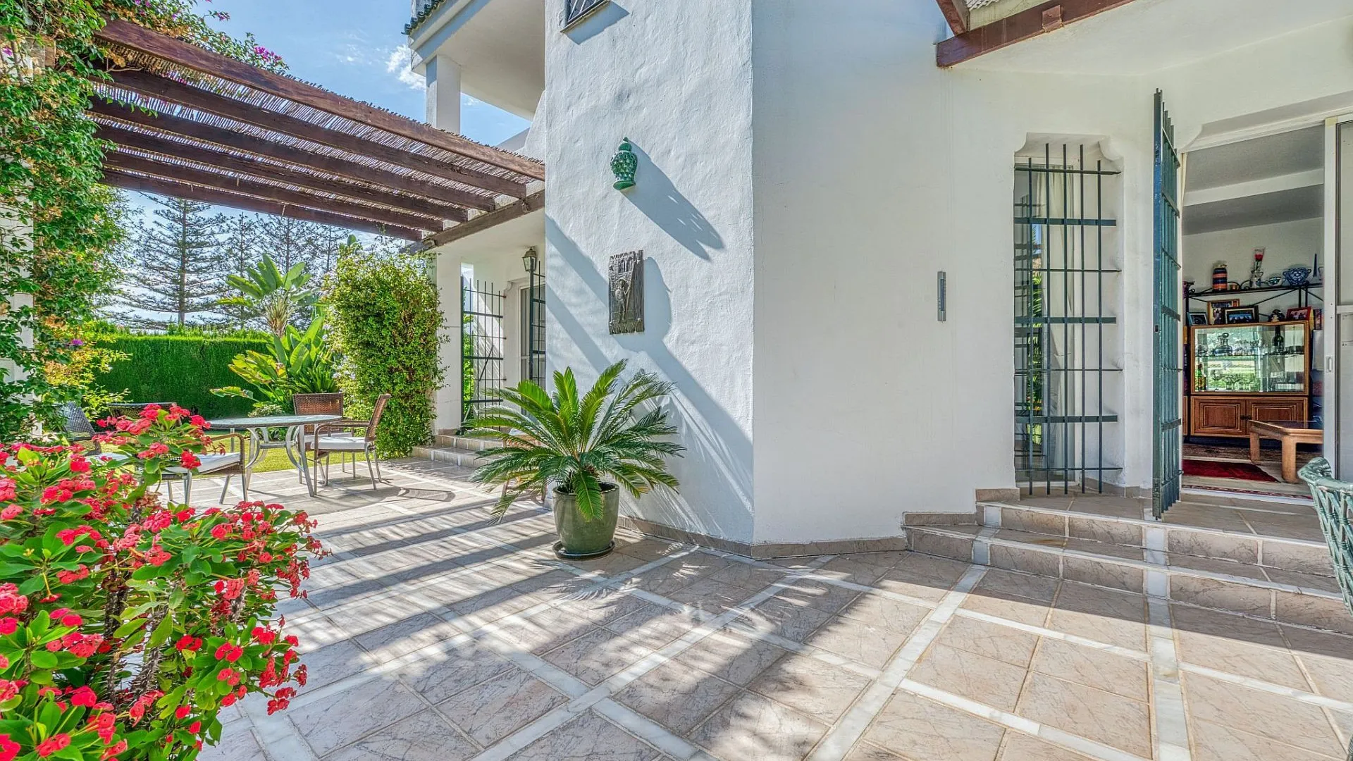4 bedrooms Nueva Andalucia villa for sale