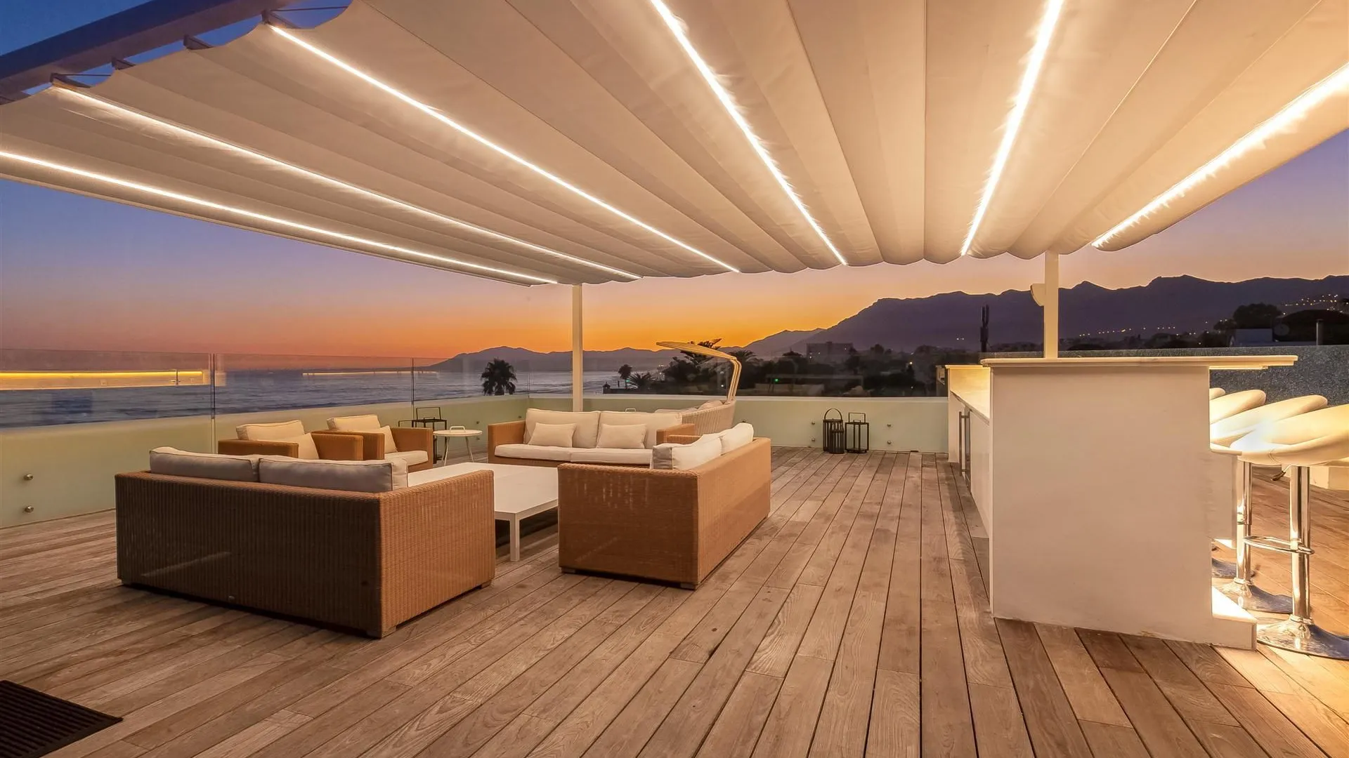 Villa de 6 dormitorios en venta en Las Chapas