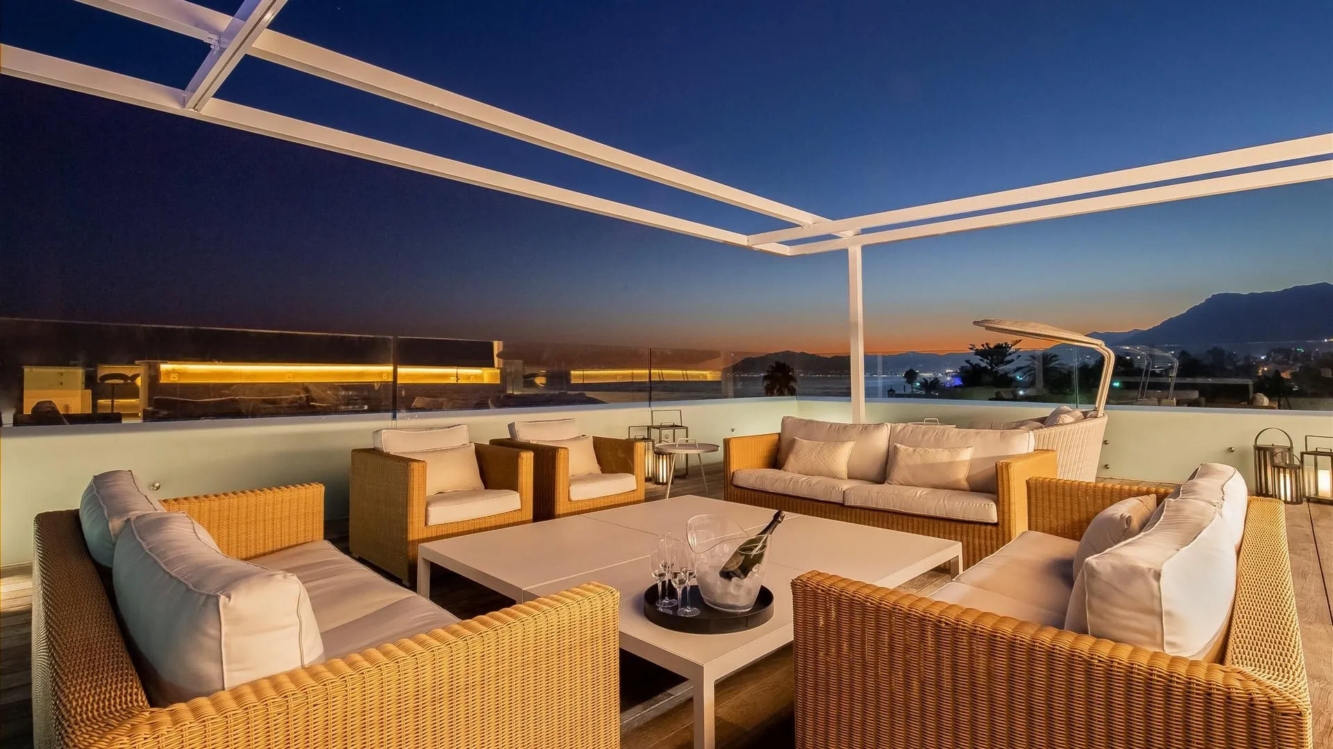 Villa de 6 dormitorios en venta en Las Chapas