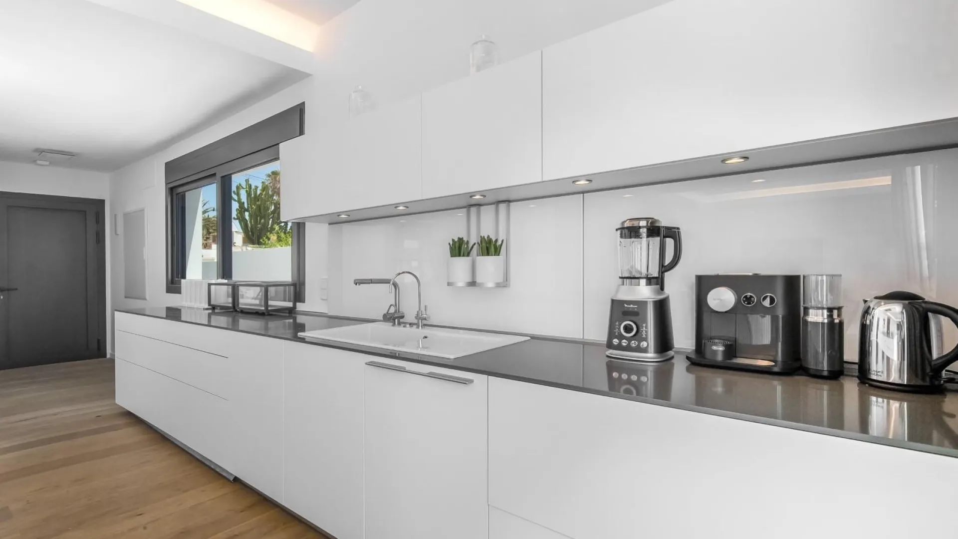 Villa de 6 dormitorios en venta en Las Chapas