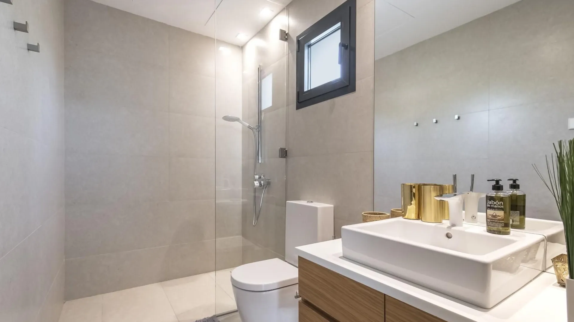 Villa de 6 dormitorios en venta en Las Chapas