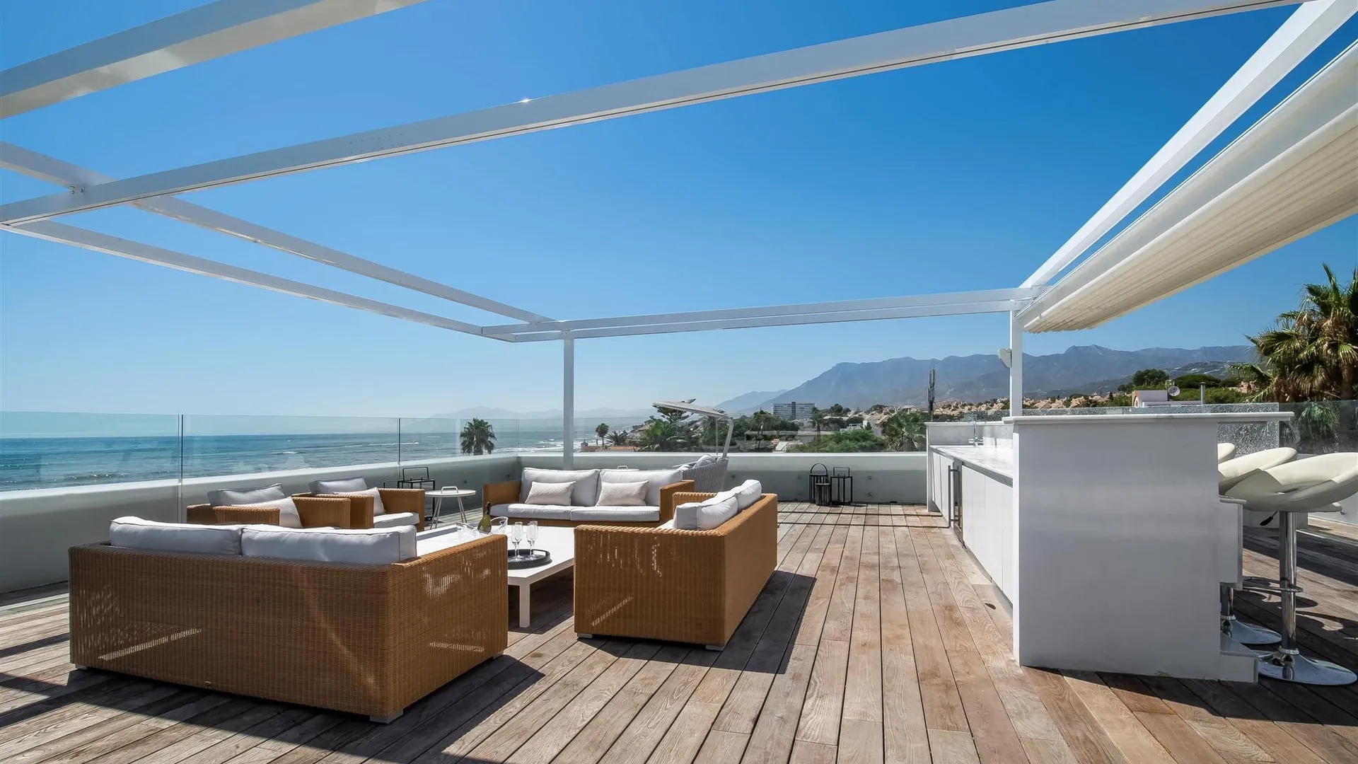 Villa de 6 dormitorios en venta en Las Chapas