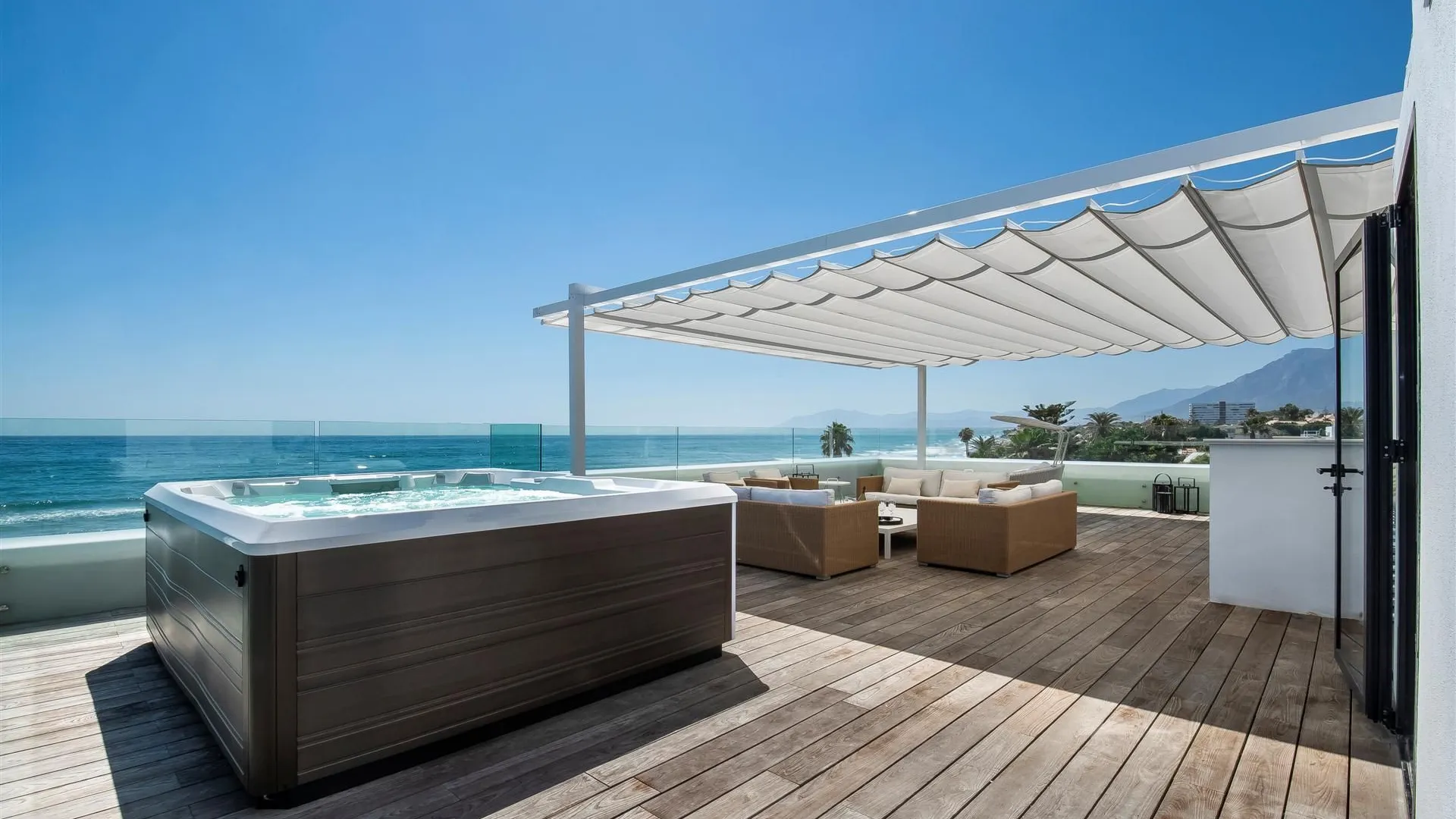 Villa de 6 dormitorios en venta en Las Chapas