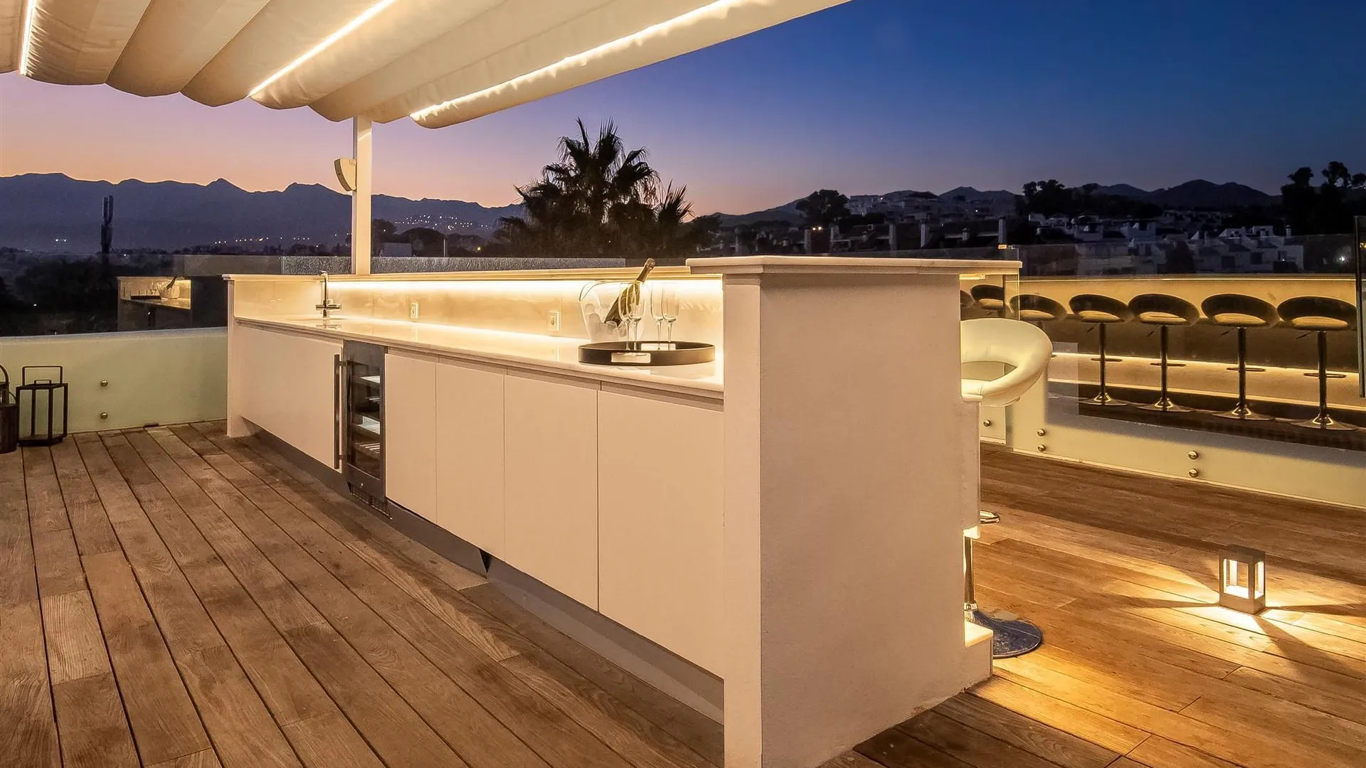 Villa de 6 dormitorios en venta en Las Chapas