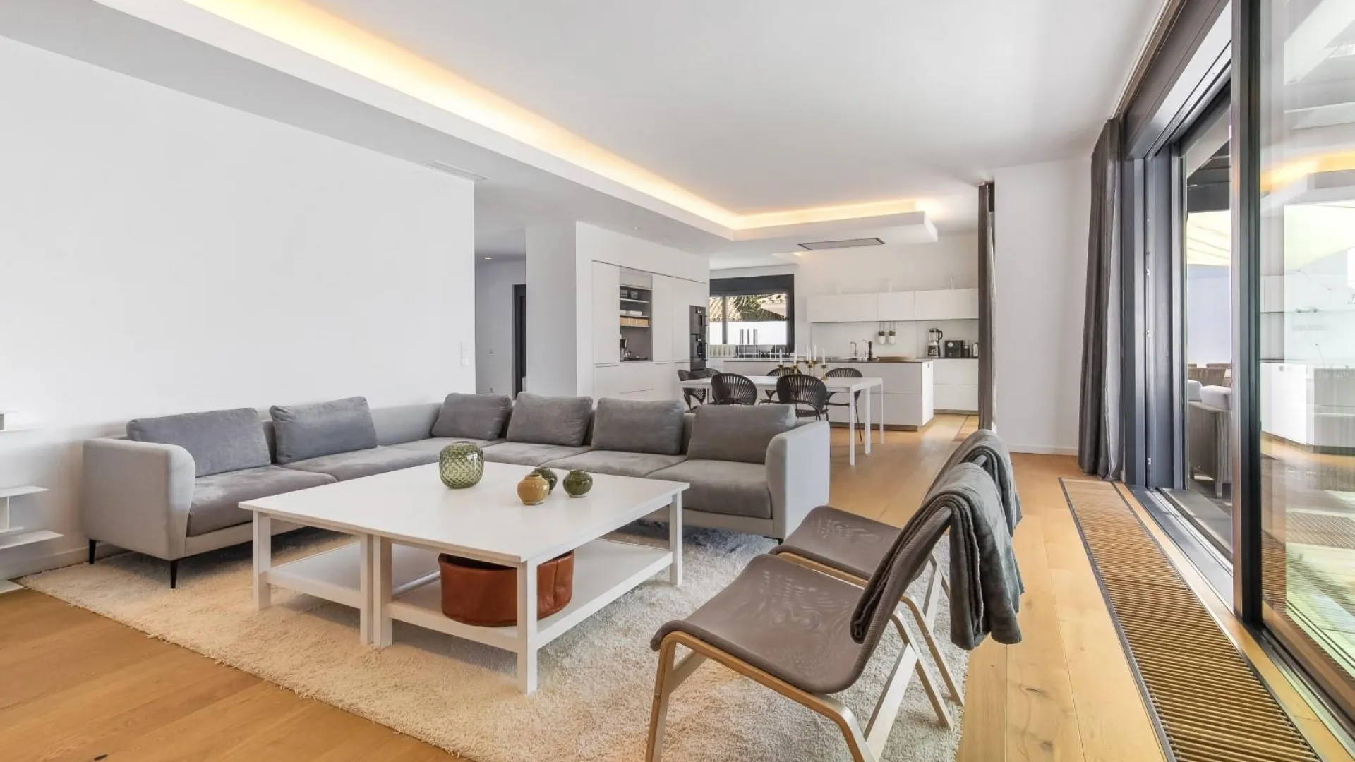 Villa de 6 dormitorios en venta en Las Chapas