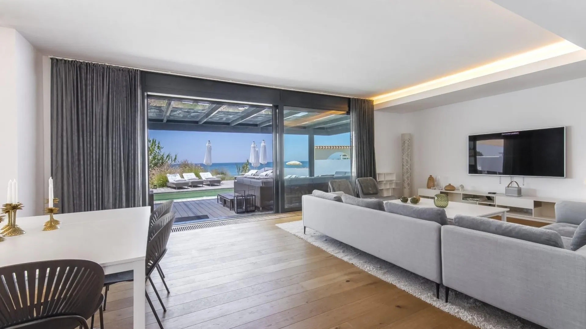 Villa de 6 dormitorios en venta en Las Chapas