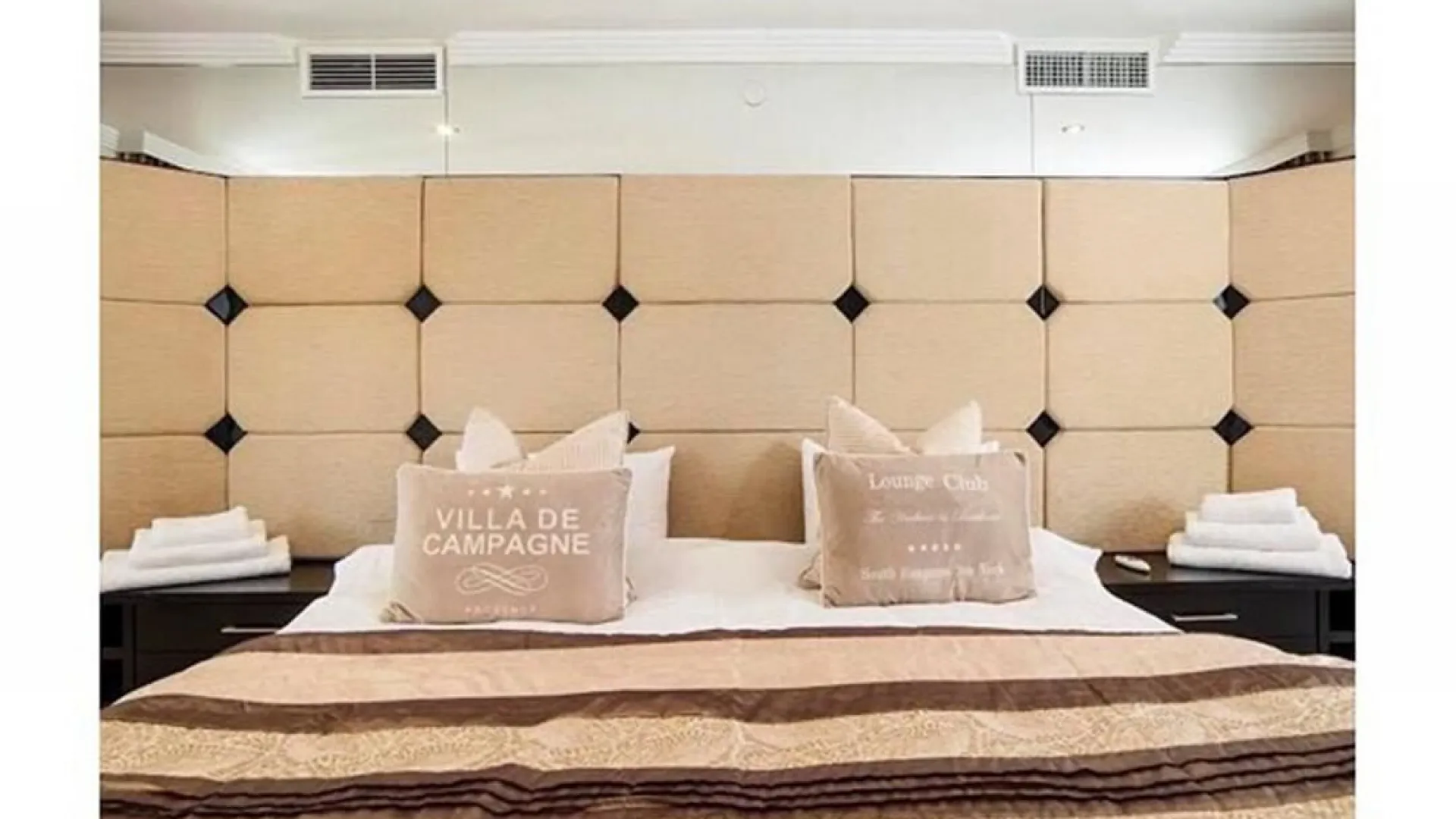 Comprar villa de 8 dormitorios en Elviria