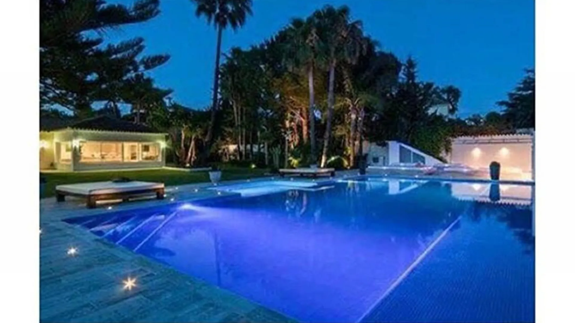 Comprar villa de 8 dormitorios en Elviria