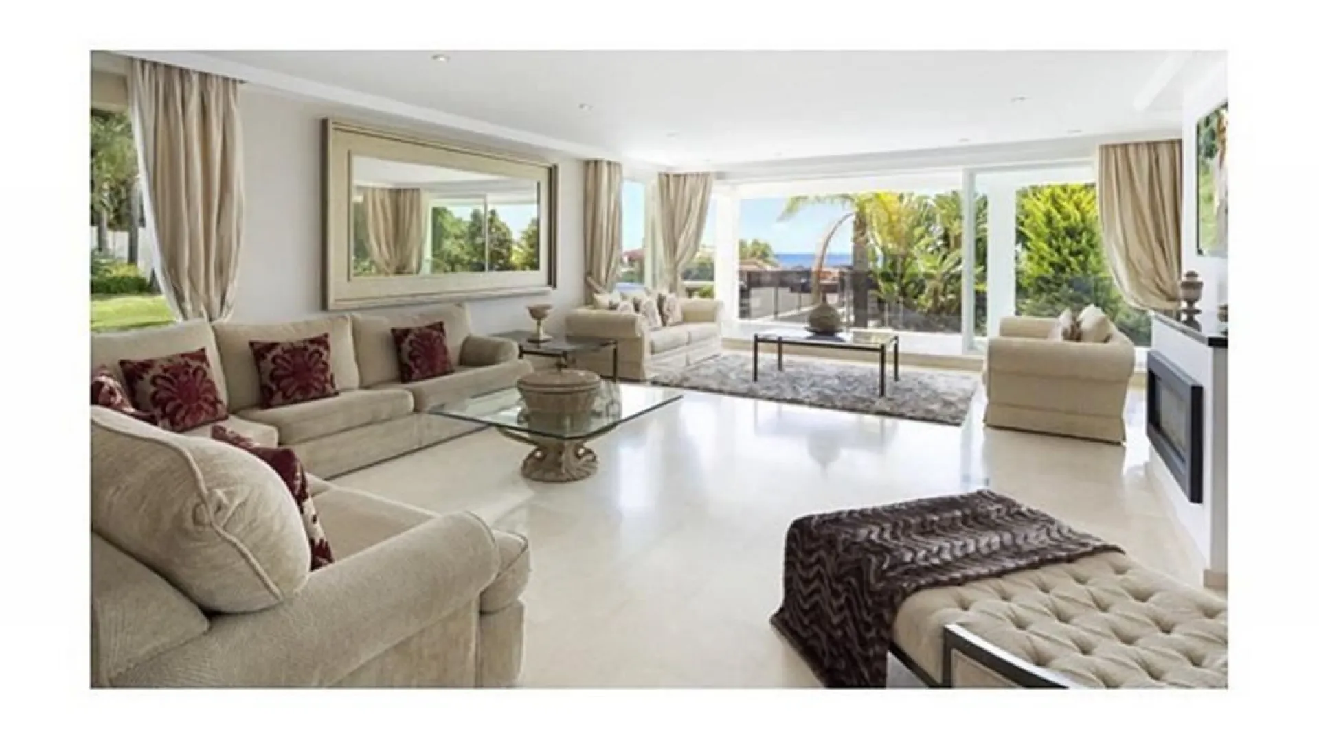 Comprar villa de 8 dormitorios en Elviria