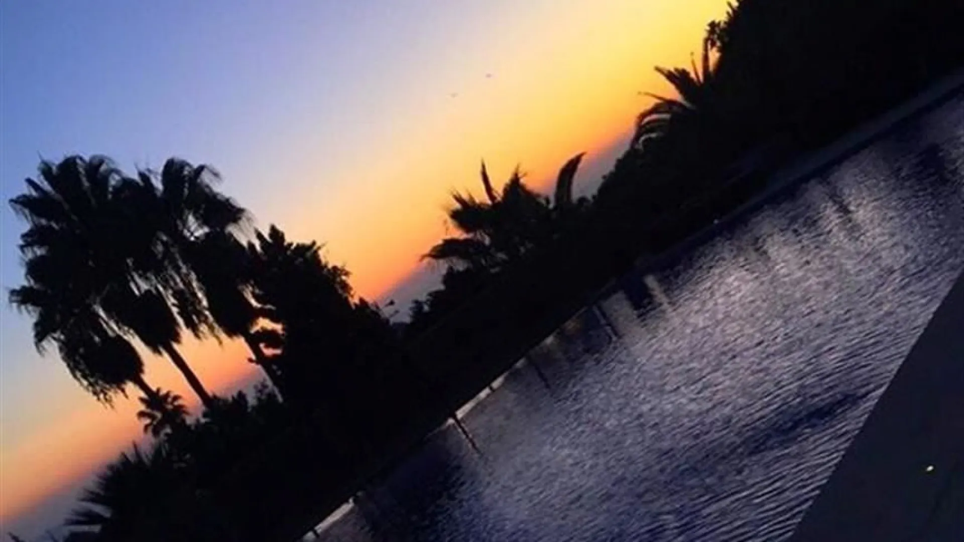 Comprar villa de 8 dormitorios en Elviria