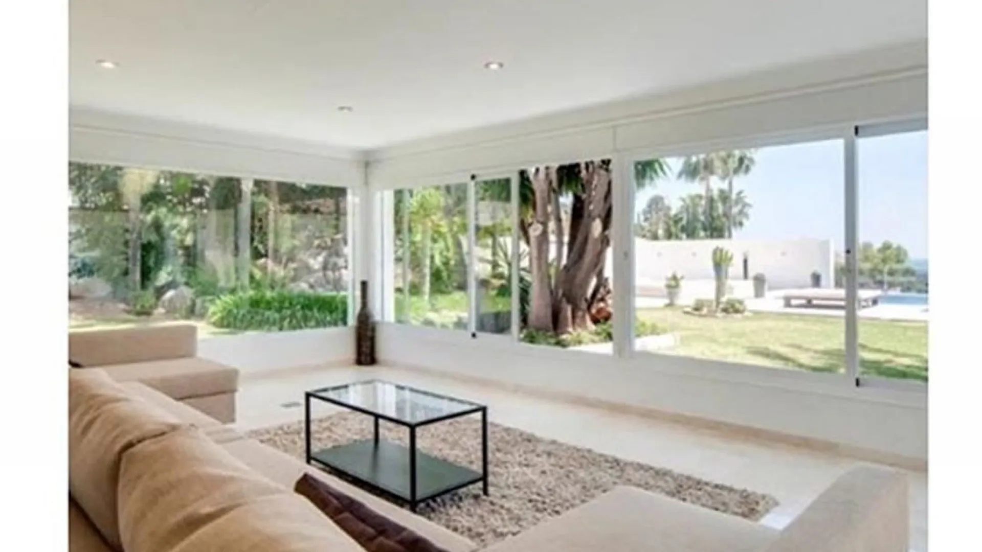 Comprar villa de 8 dormitorios en Elviria