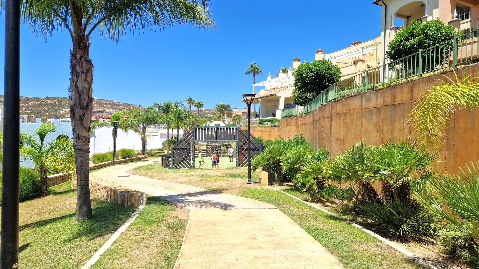 Buy Bahia de las Rocas 2 bedrooms ground floor apartment