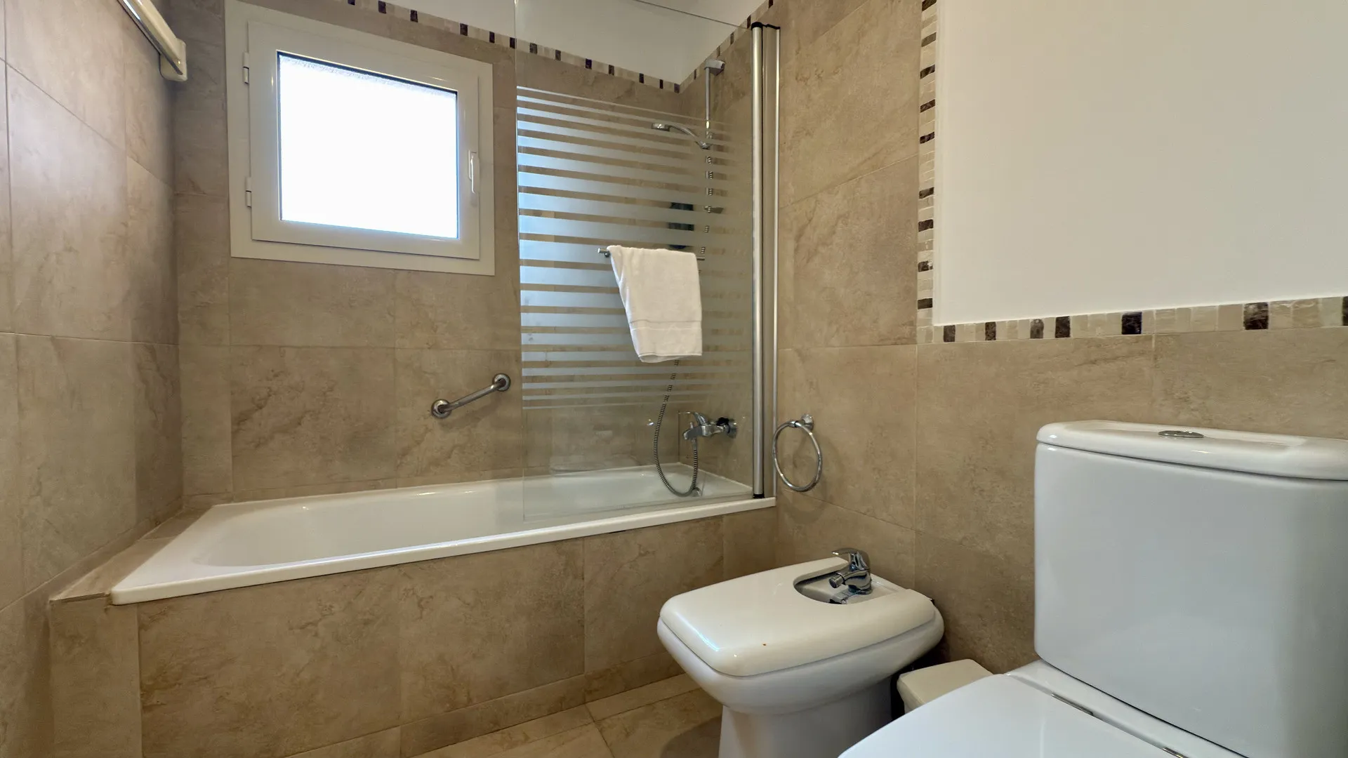 Buy Bahia de las Rocas 2 bedrooms ground floor apartment