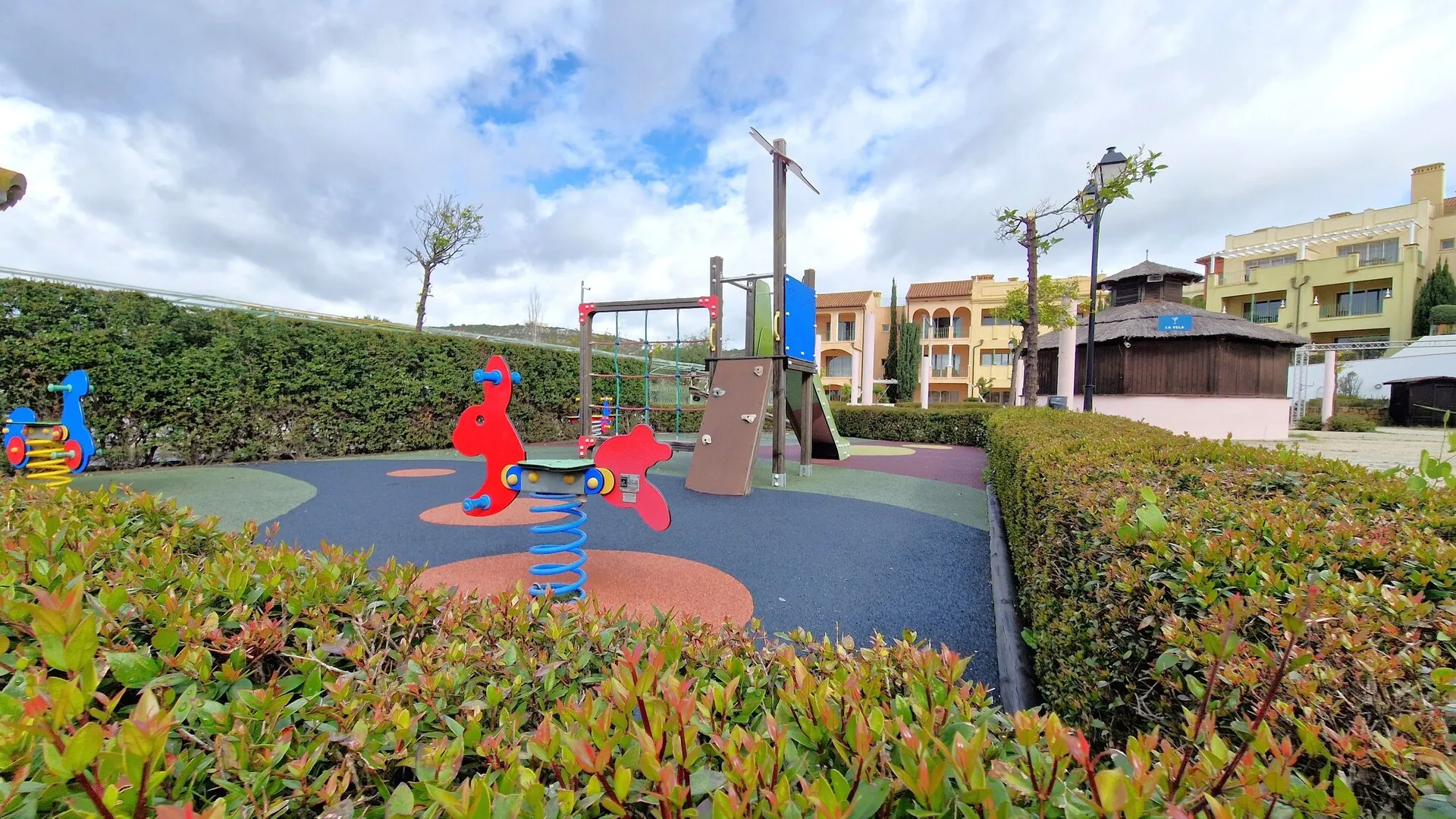 Buy Bahia de las Rocas 2 bedrooms ground floor apartment