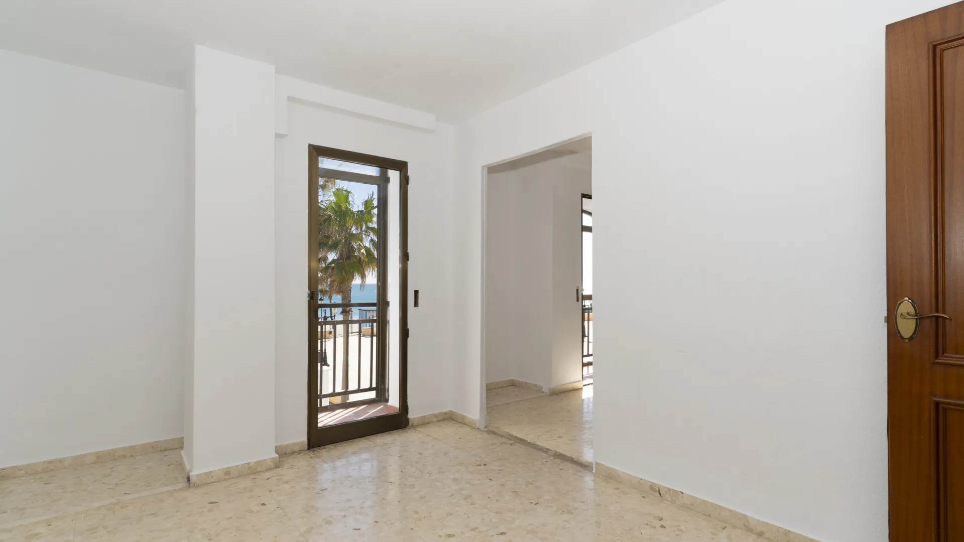 For sale Sabinillas apartment with 4 bedrooms