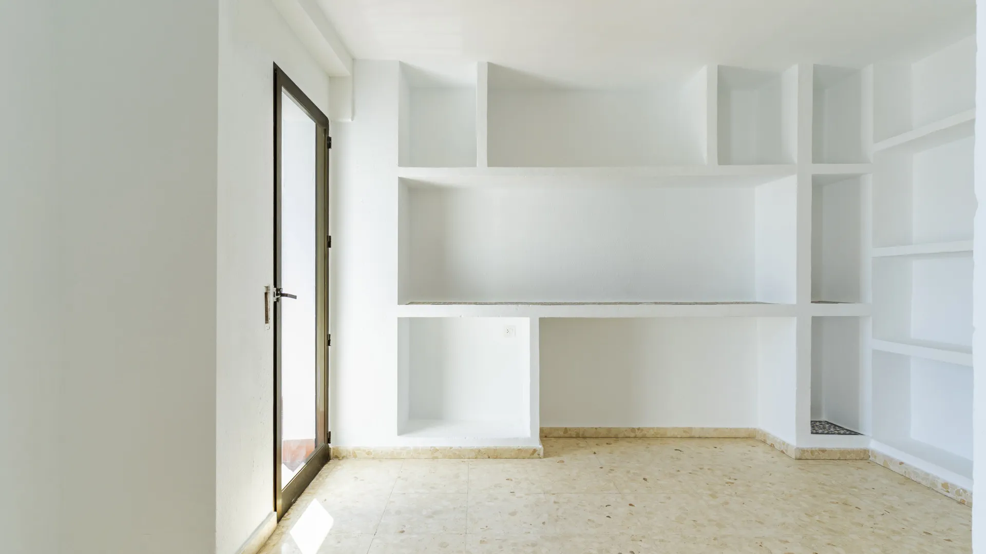 For sale Sabinillas apartment with 4 bedrooms