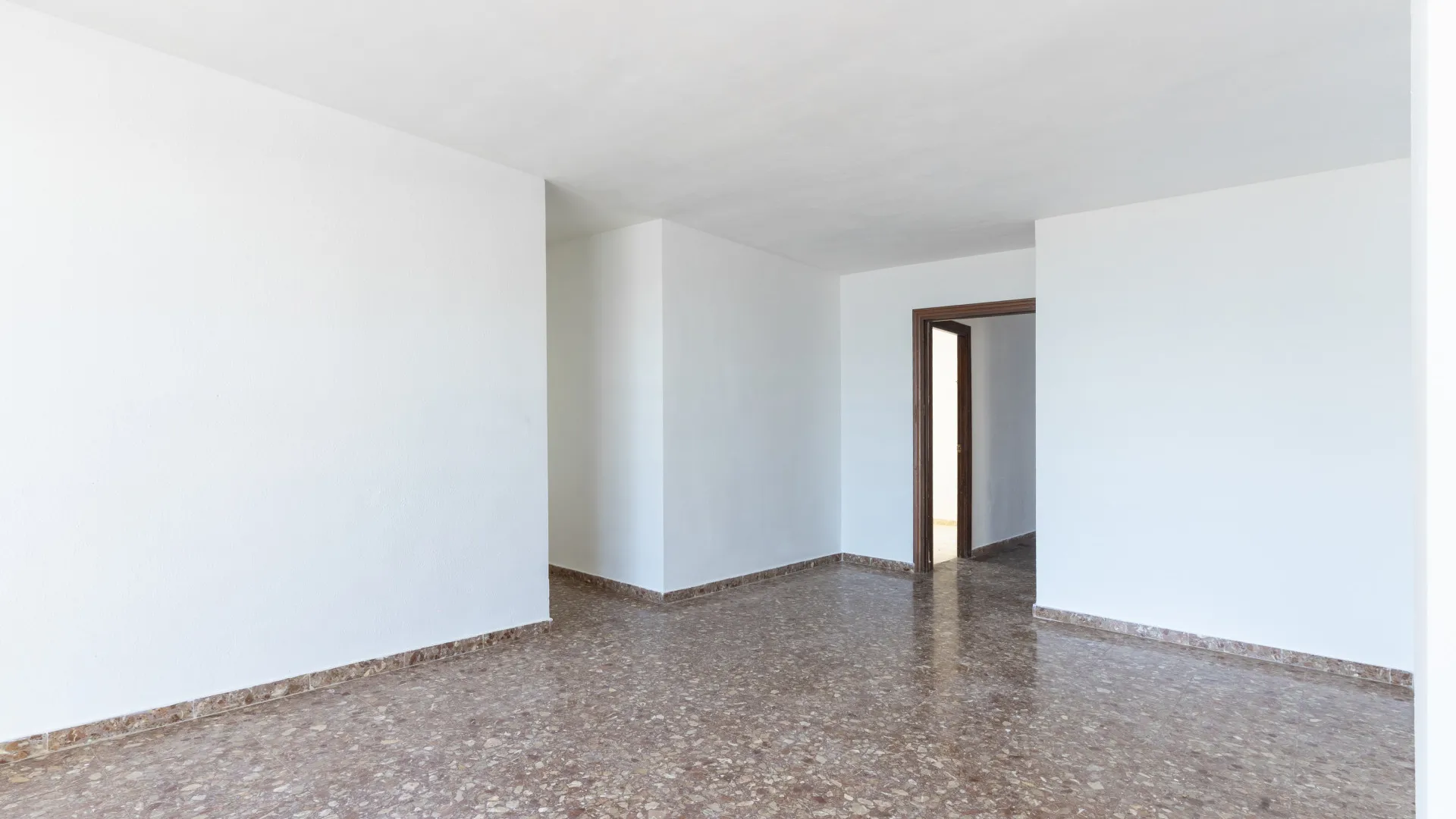 For sale Sabinillas apartment with 4 bedrooms
