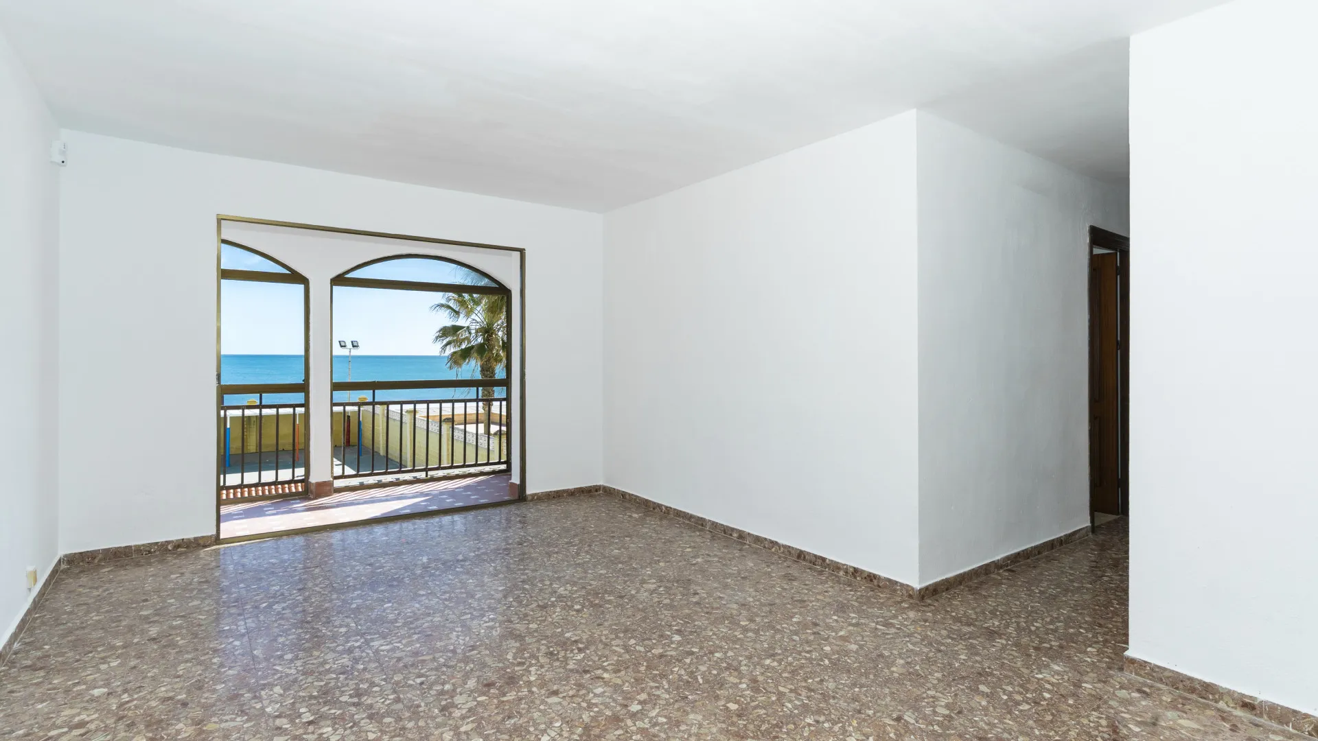 For sale Sabinillas apartment with 4 bedrooms