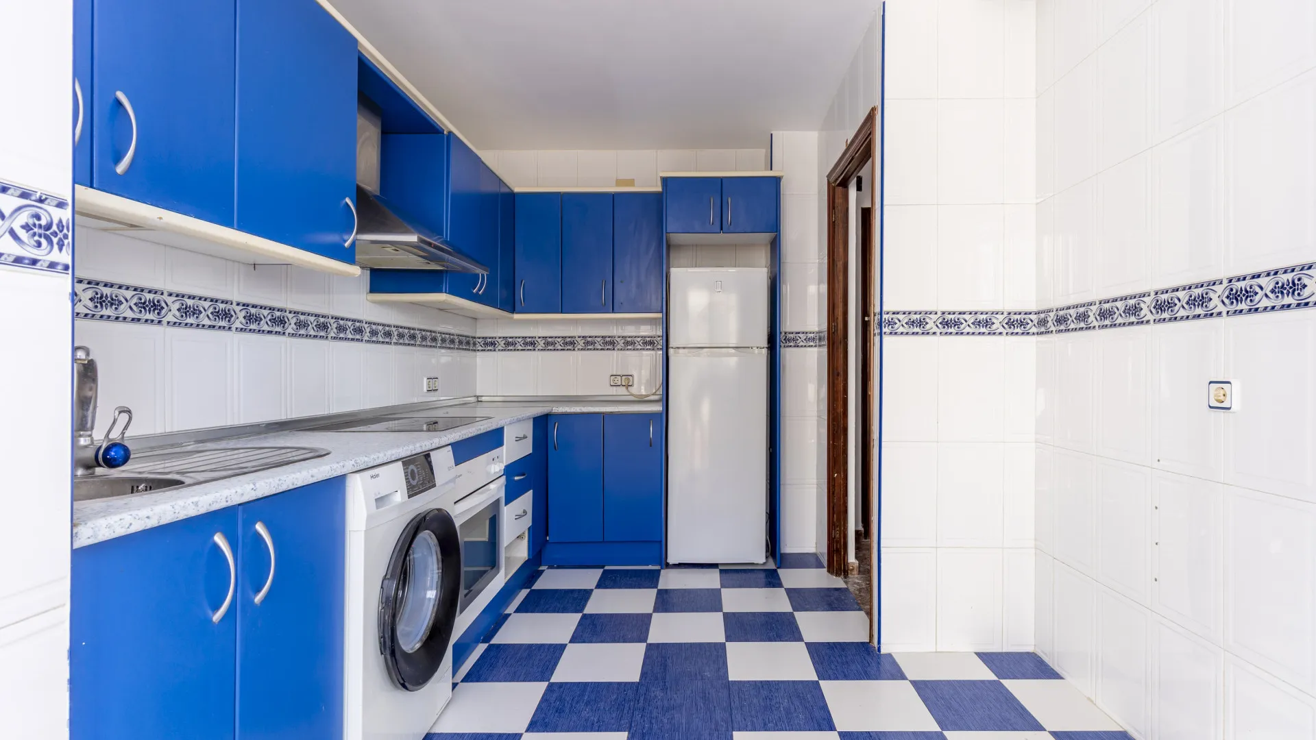 For sale Sabinillas apartment with 4 bedrooms