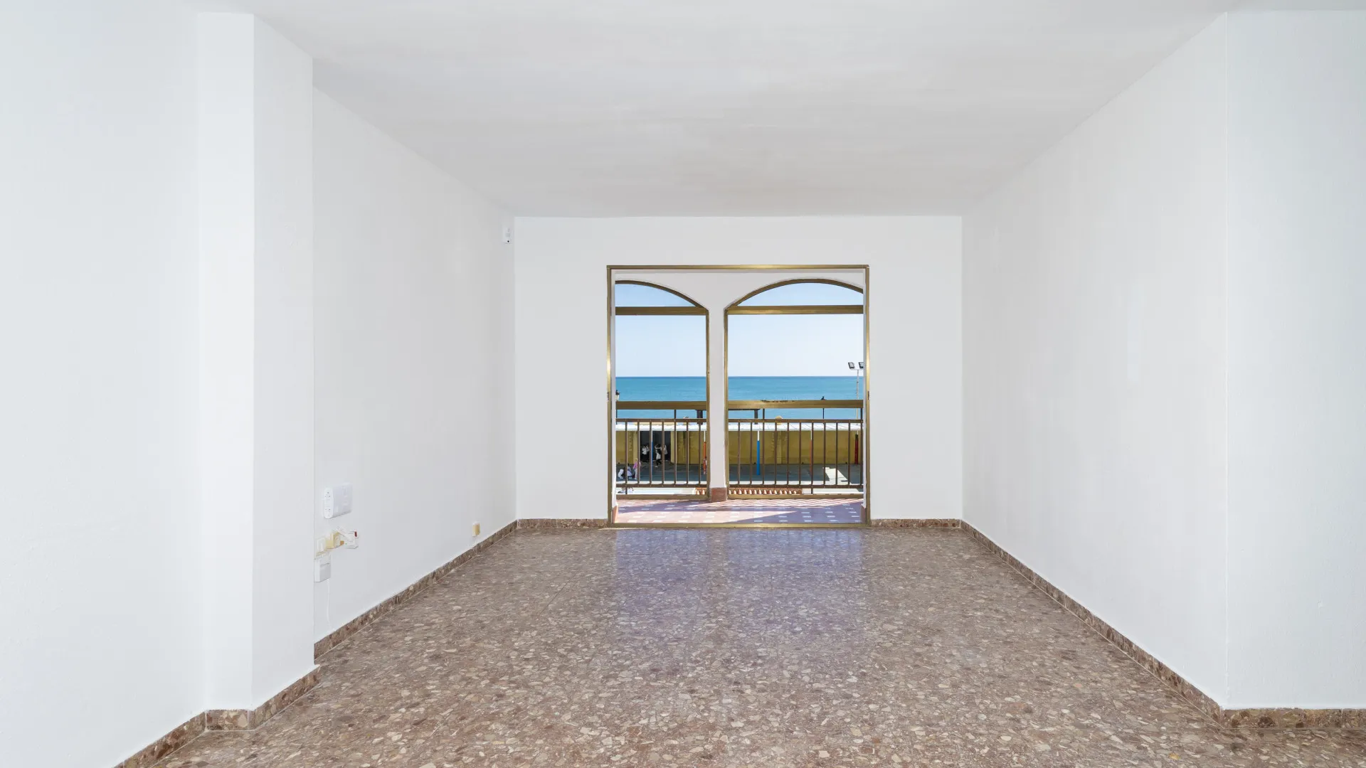 For sale Sabinillas apartment with 4 bedrooms