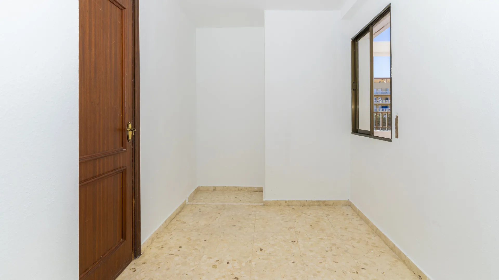 For sale Sabinillas apartment with 4 bedrooms