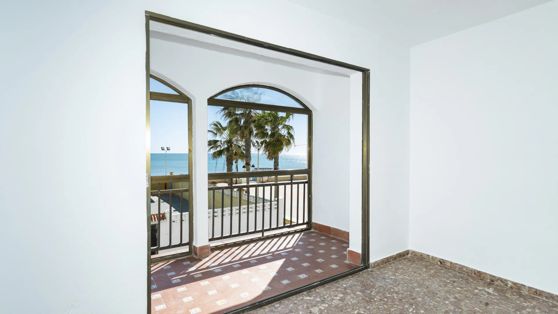 For sale Sabinillas apartment with 4 bedrooms