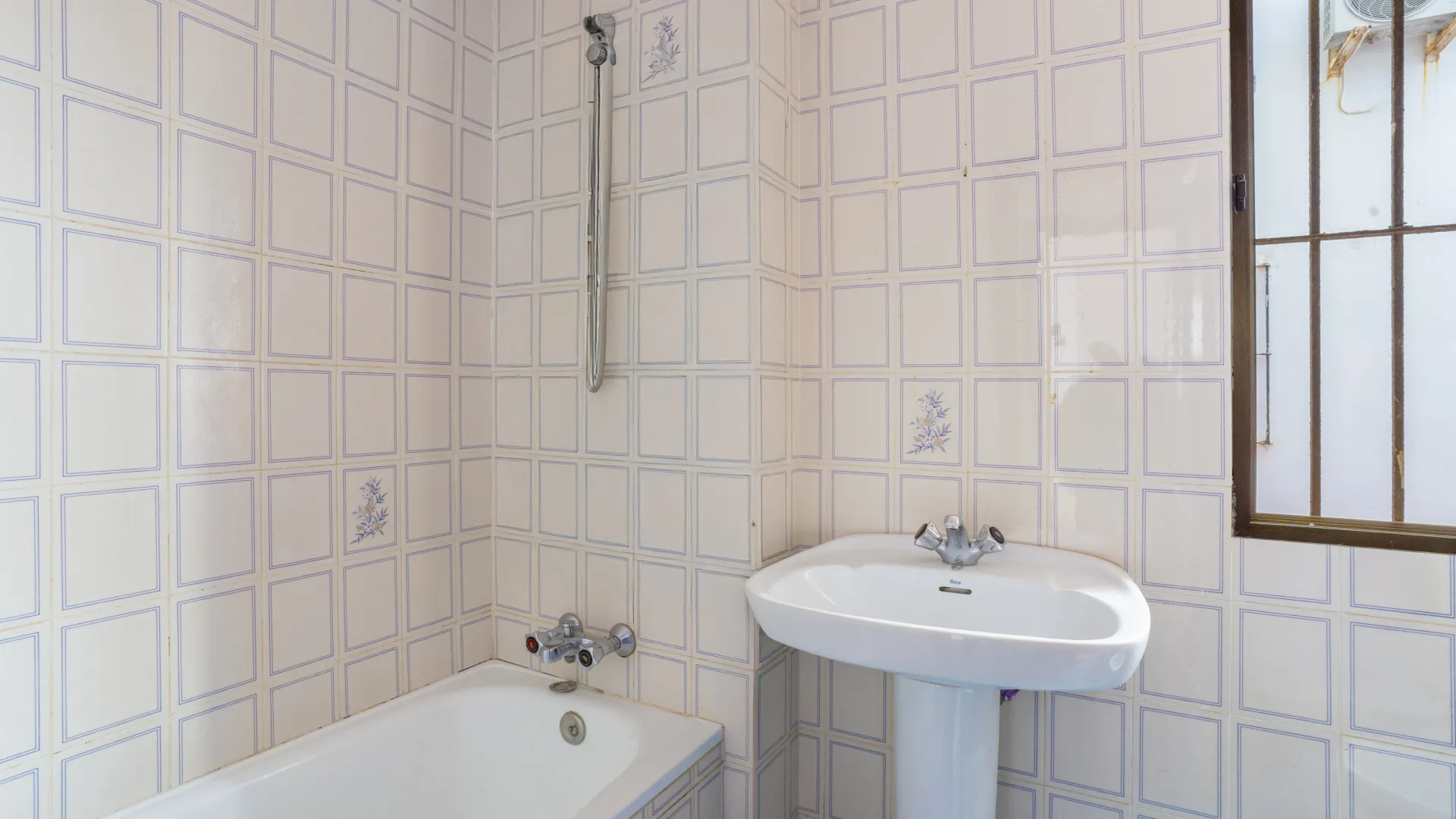 For sale Sabinillas apartment with 4 bedrooms