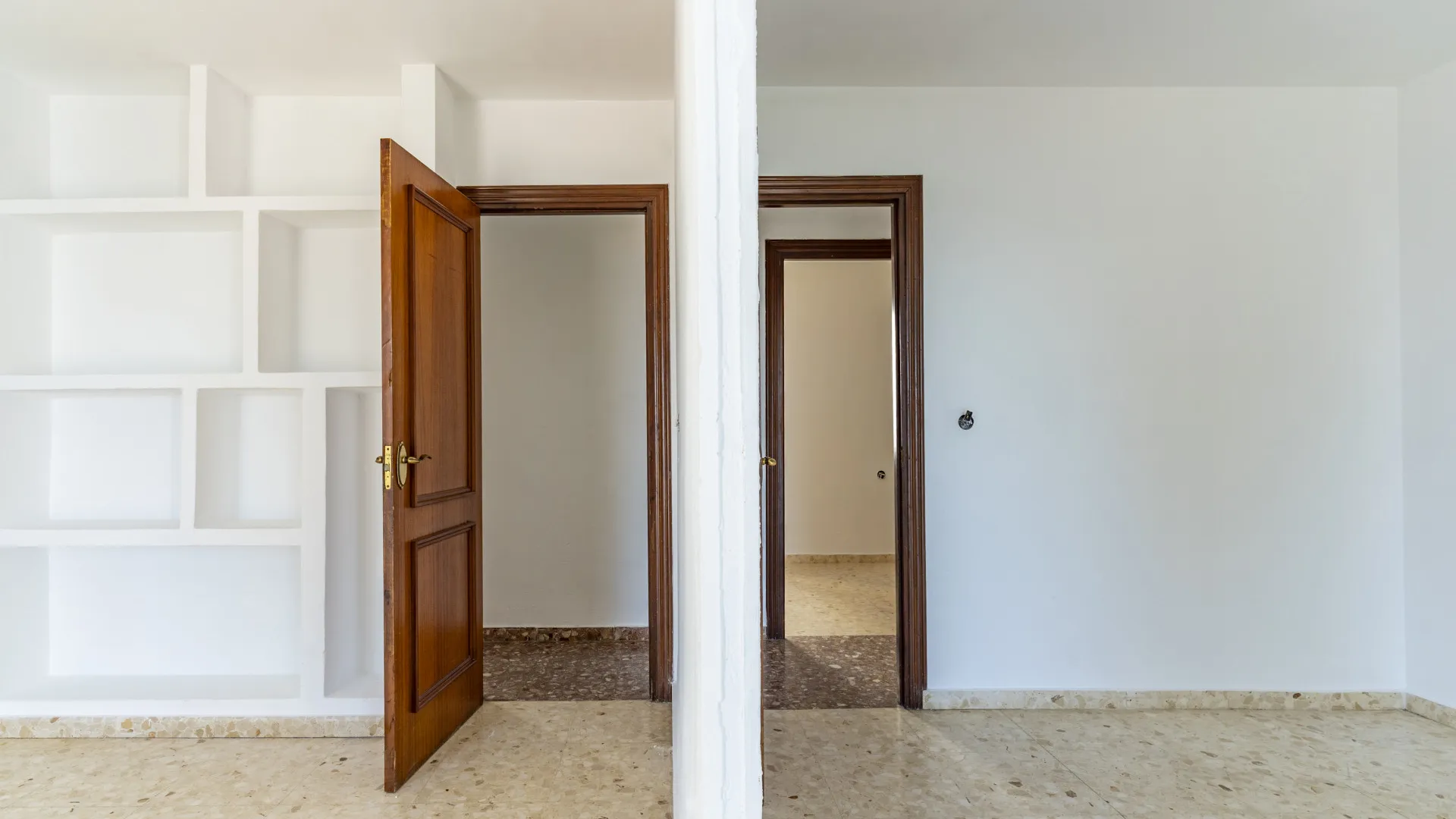 For sale Sabinillas apartment with 4 bedrooms
