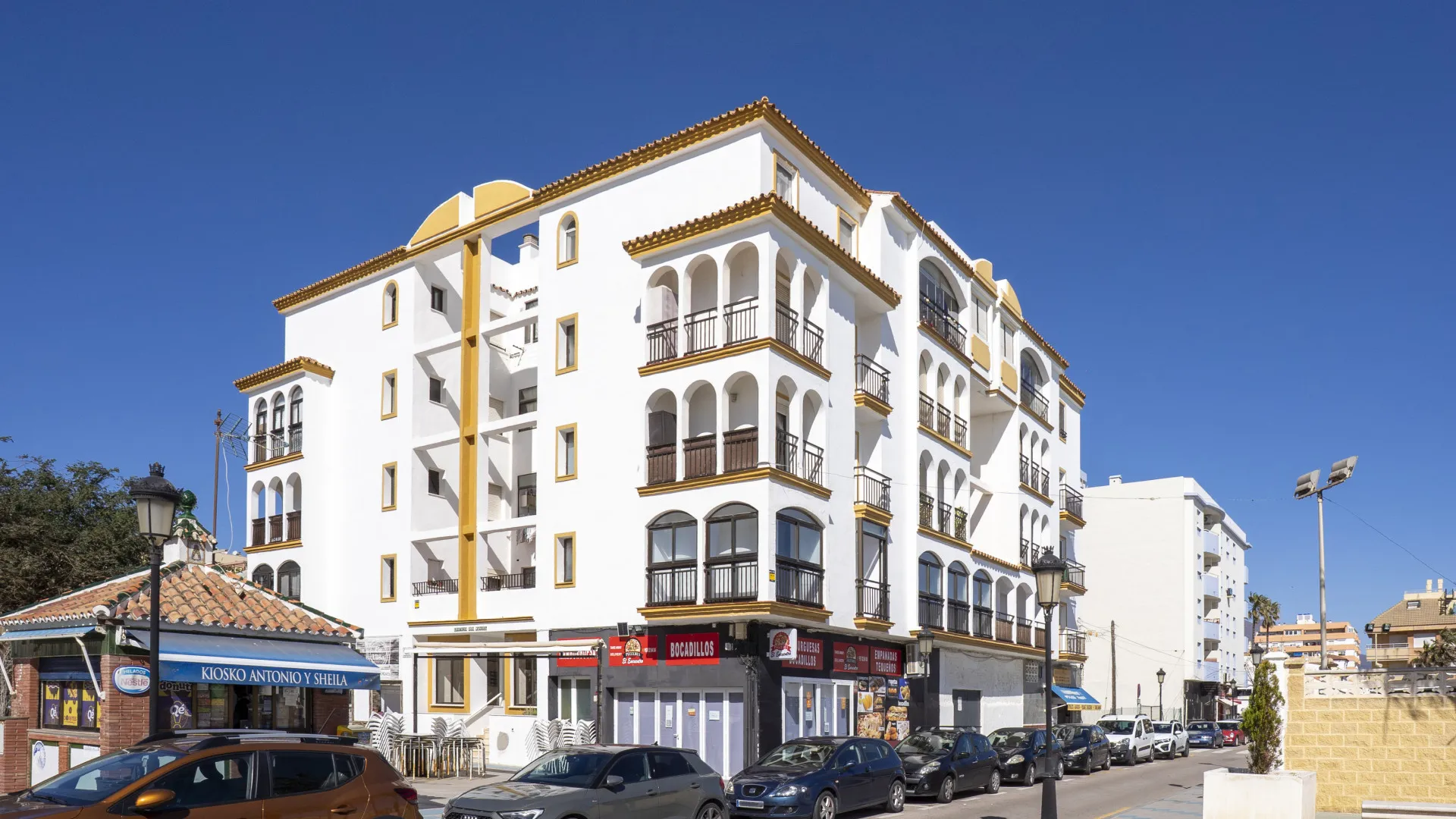 For sale Sabinillas apartment with 4 bedrooms