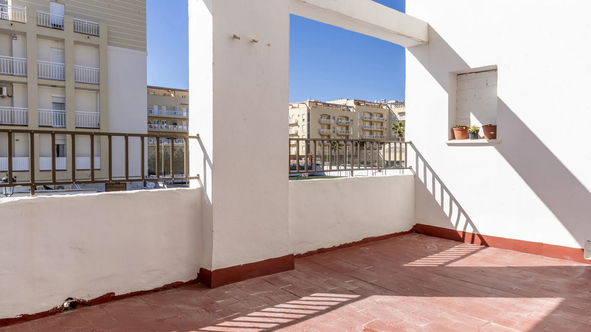 For sale Sabinillas apartment with 4 bedrooms