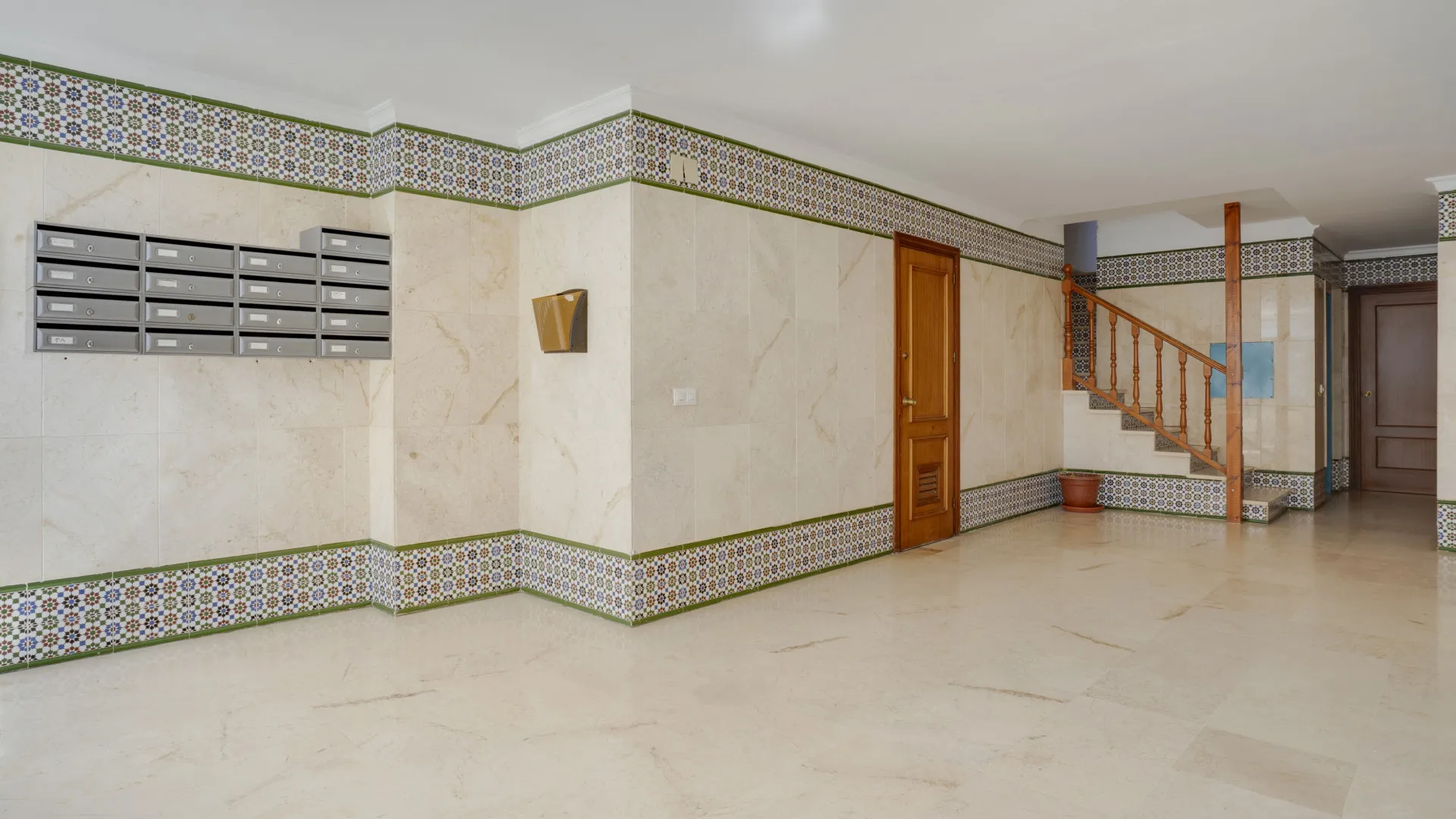 For sale Sabinillas apartment with 4 bedrooms