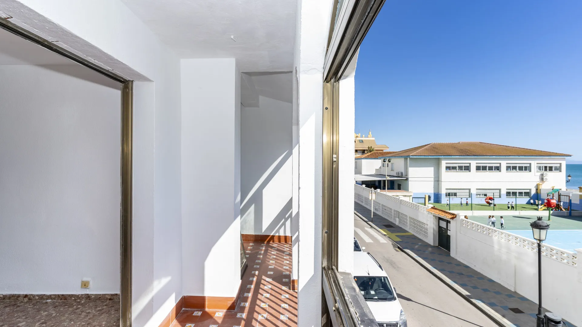 For sale Sabinillas apartment with 4 bedrooms