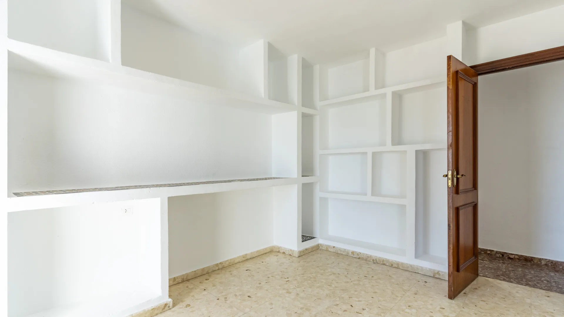For sale Sabinillas apartment with 4 bedrooms