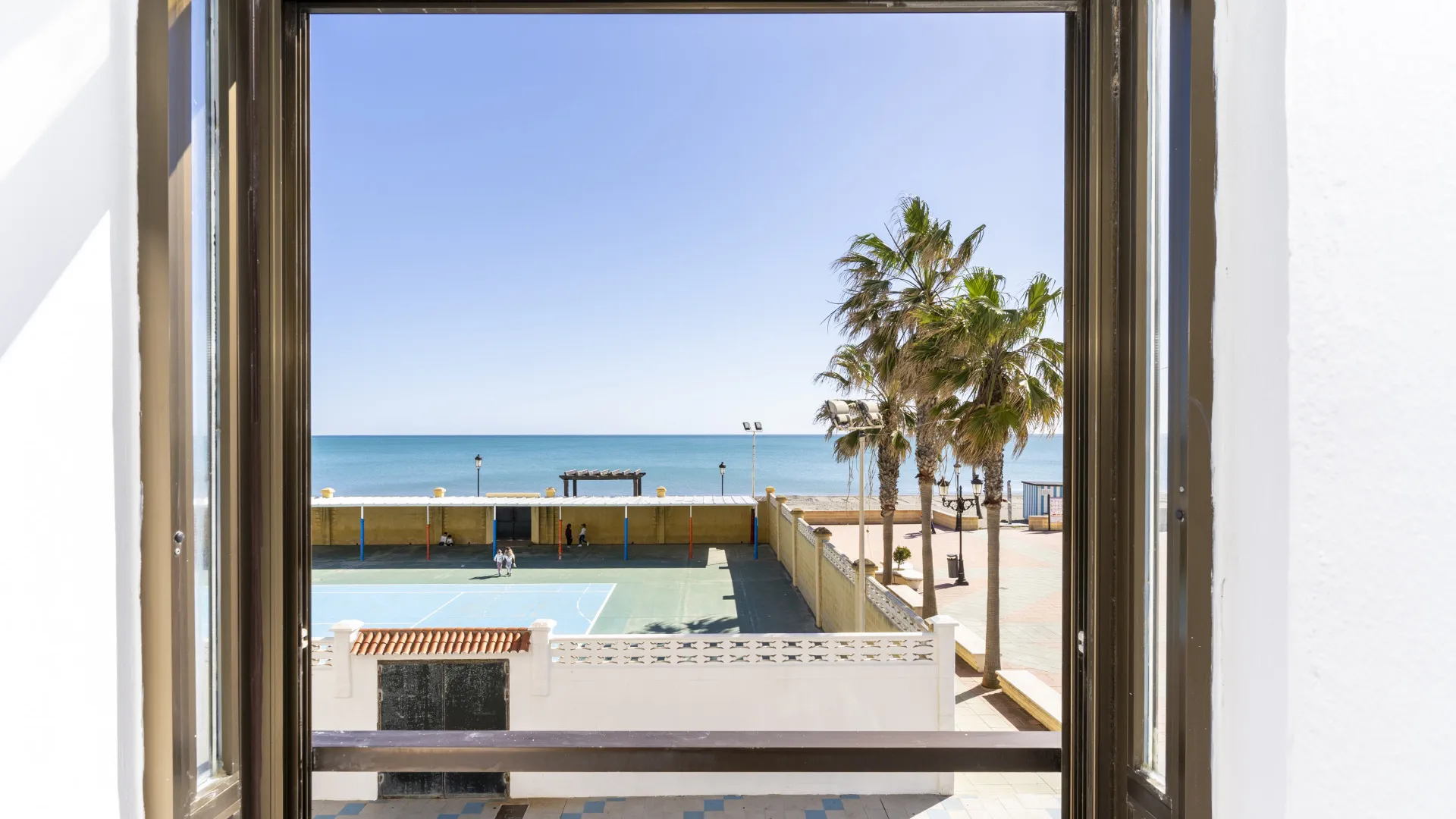 For sale Sabinillas apartment with 4 bedrooms