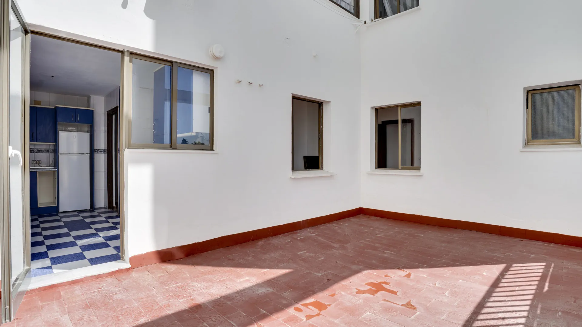 For sale Sabinillas apartment with 4 bedrooms