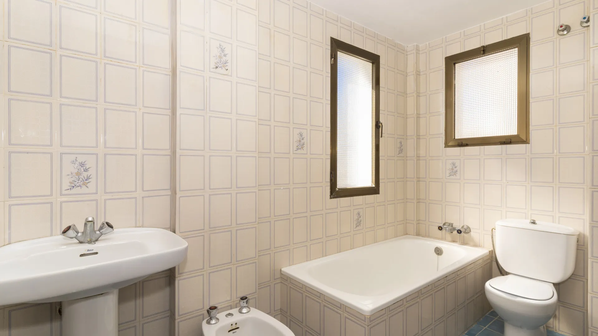 For sale Sabinillas apartment with 4 bedrooms