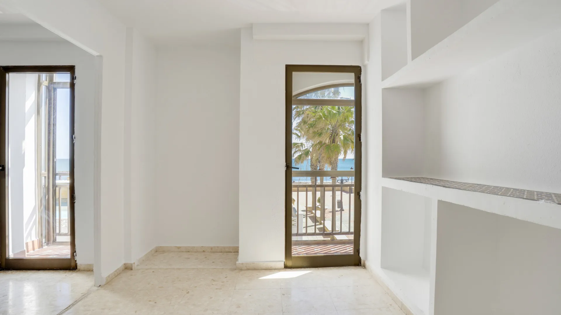 For sale Sabinillas apartment with 4 bedrooms