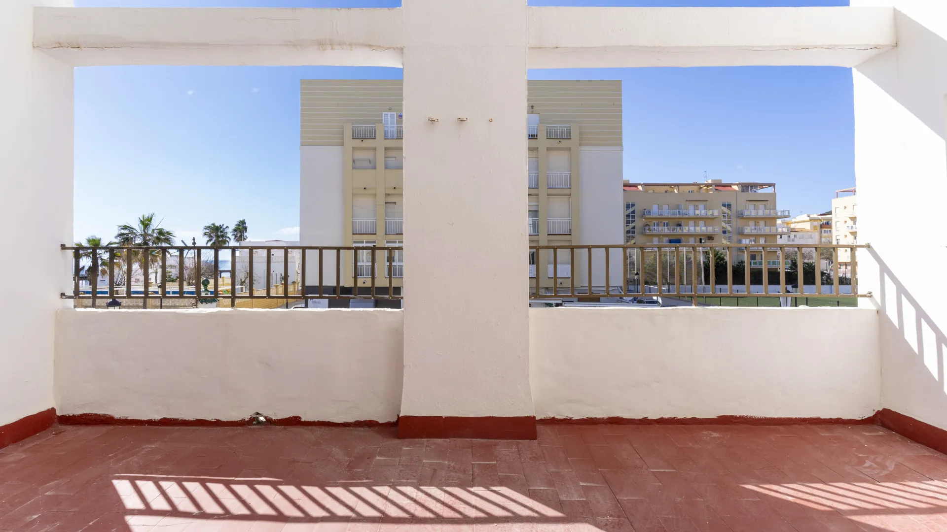 For sale Sabinillas apartment with 4 bedrooms