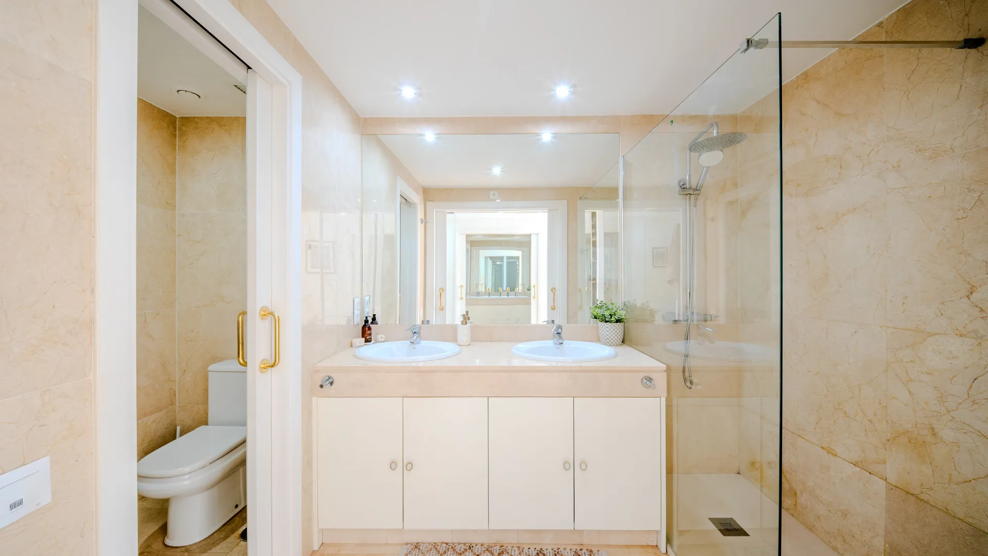 Ground floor apartment for sale in Los Granados de Duquesa with 3 bedrooms