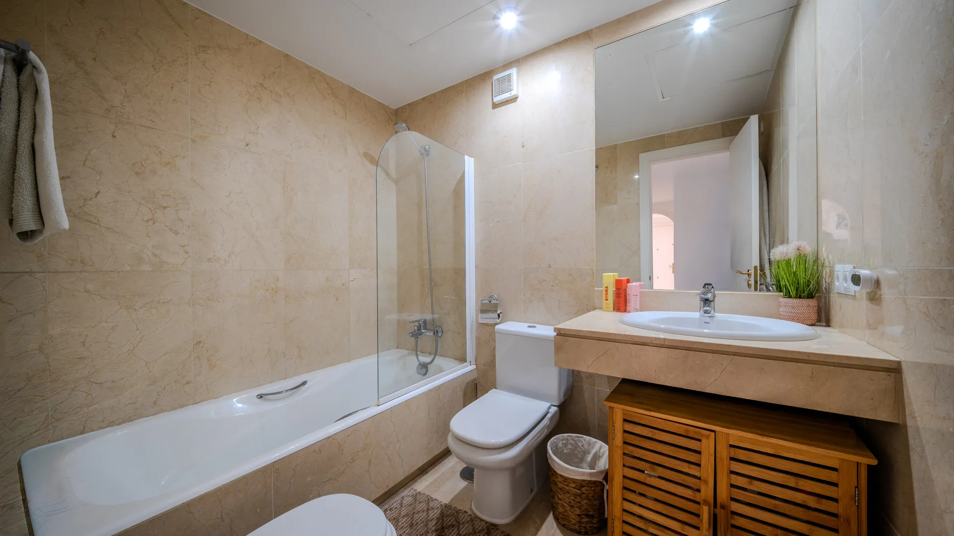 Ground floor apartment for sale in Los Granados de Duquesa with 3 bedrooms