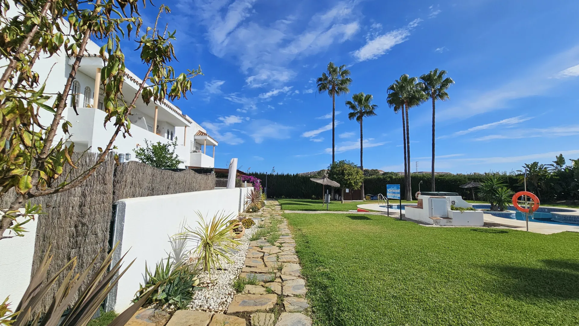 Apartamento planta baja en venta de 2 dormitorios en Marina de Casares