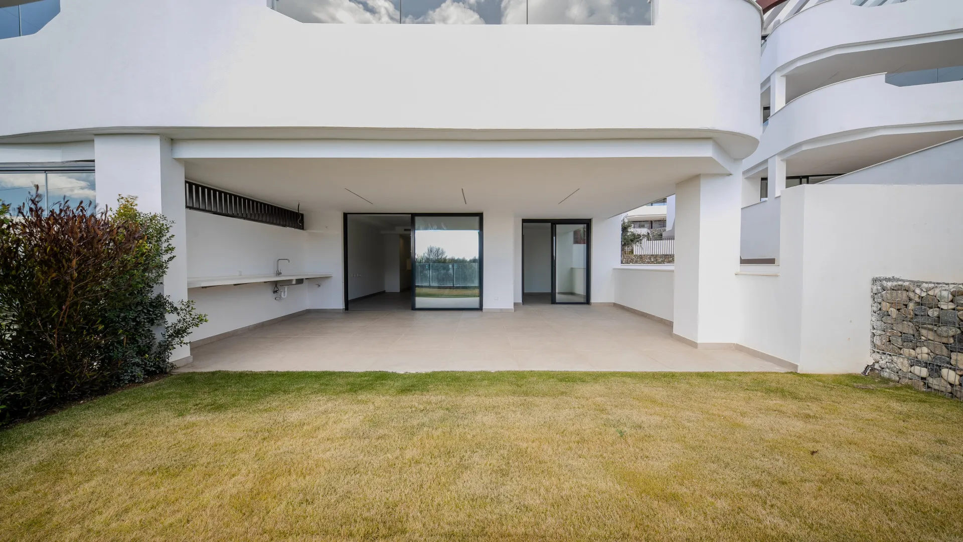 Ground floor apartment with 3 bedrooms for sale in Cancelada