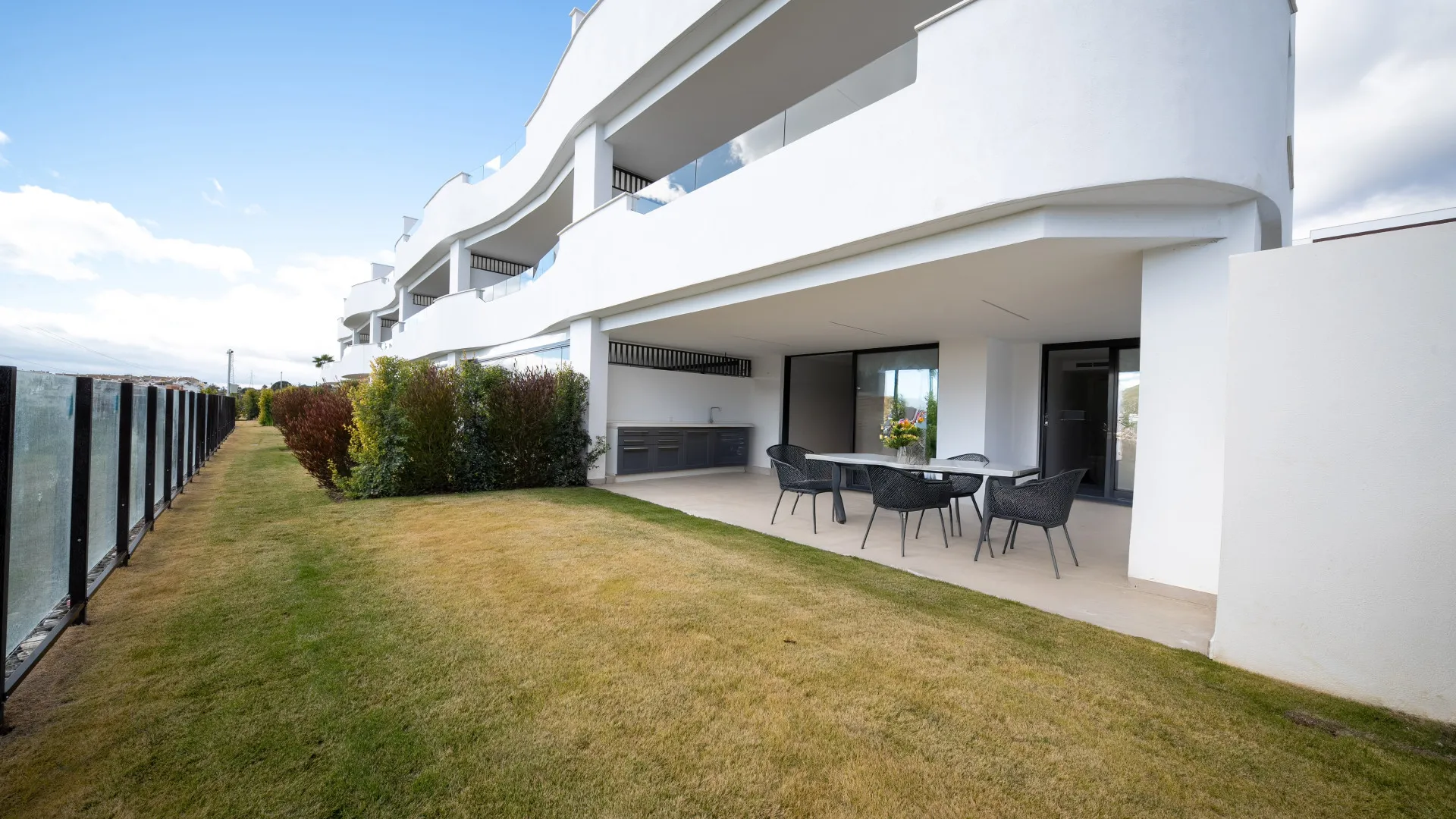 Ground floor apartment with 3 bedrooms for sale in Cancelada