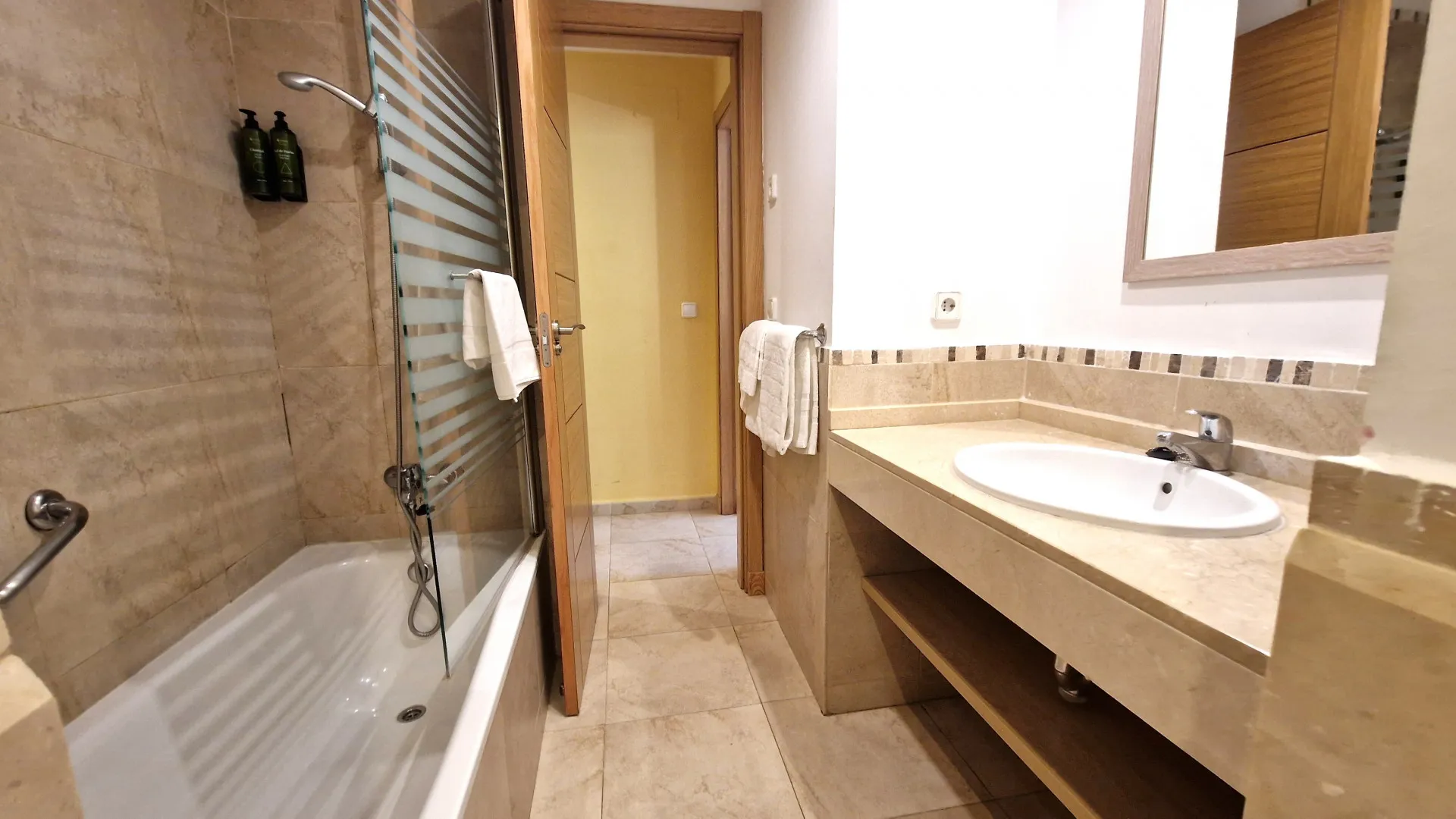 Bahia de las Rocas, apartamento planta baja con 1 dormitorio a la venta