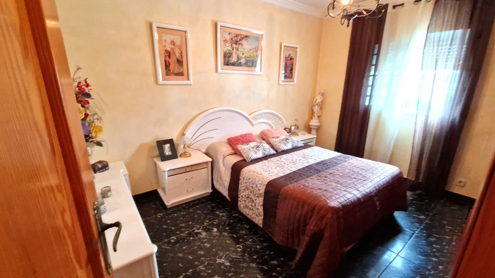 For sale Manilva Pueblo 6 bedrooms semi detached house