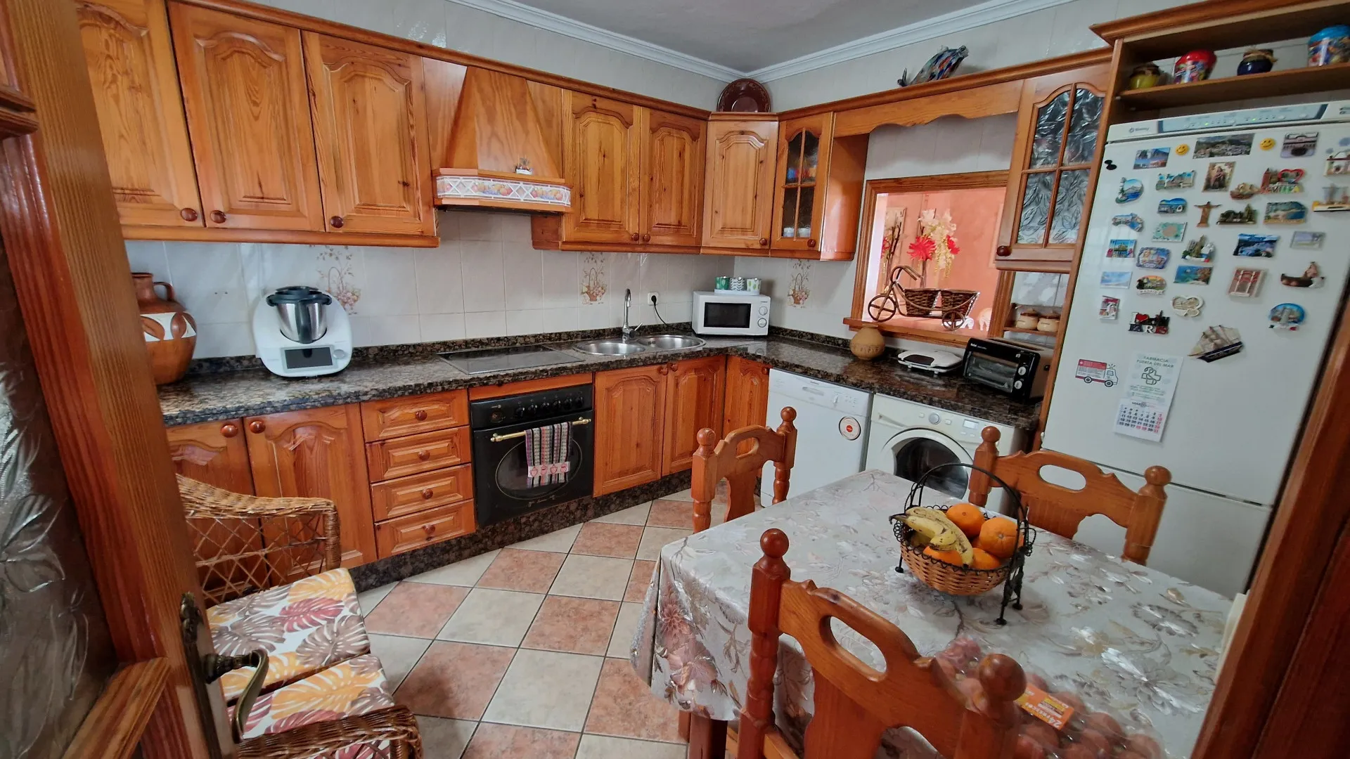 For sale Manilva Pueblo 6 bedrooms semi detached house